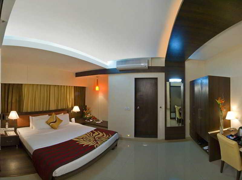 Kapila Business Hotel Pune Exterior foto