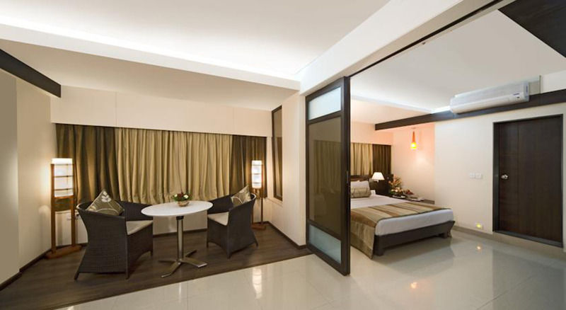Kapila Business Hotel Pune Exterior foto